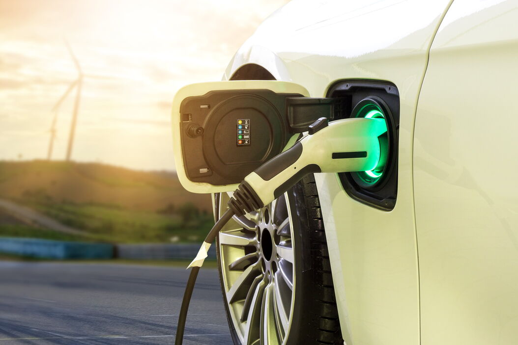 [Translate to chinese:] Electric car or EV car charging in station. Eco-friendly alternative energy concept. Electric_car_or_EV_car_charging_in_station.jpg